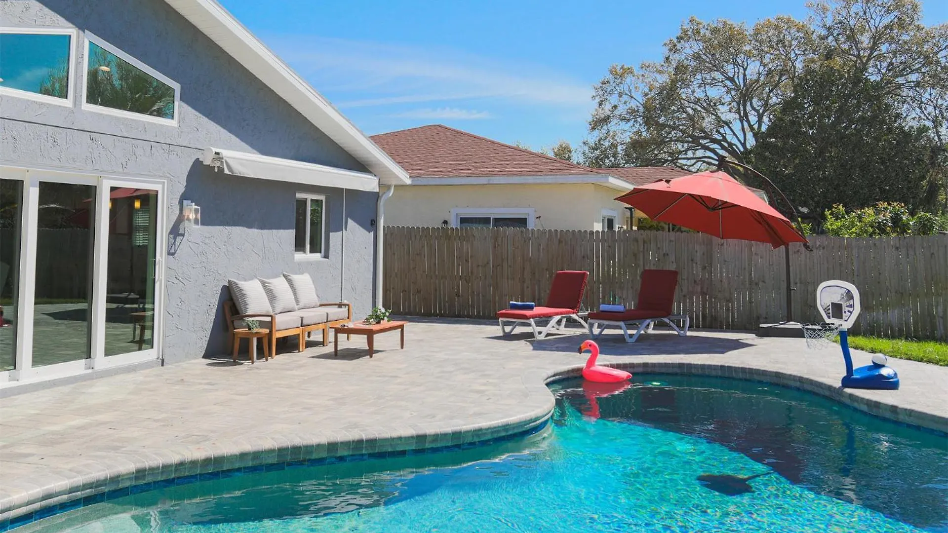 Pool, Playset, 15 Min To Pier 60 At Cove Cay Oasis Villa Clearwater Holiday home